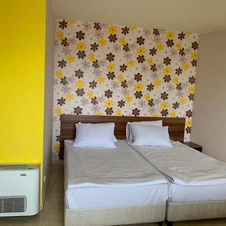 Семеен Хотел Брилянс - Family Hotel Brilliance Varna Exterior foto