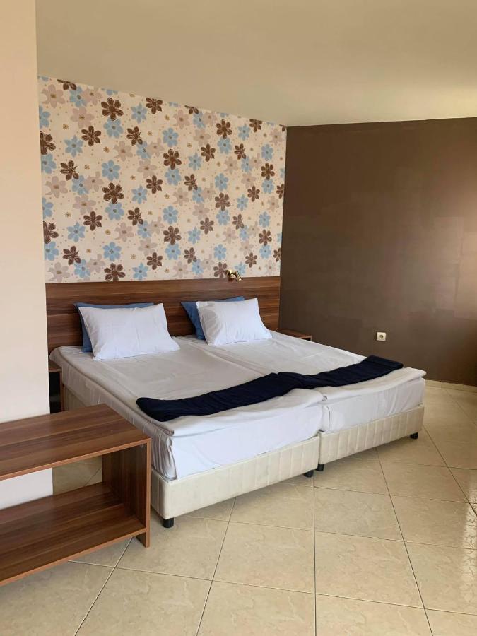 Семеен Хотел Брилянс - Family Hotel Brilliance Varna Exterior foto