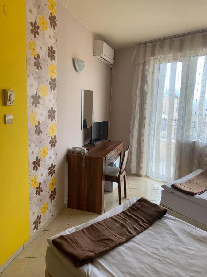 Семеен Хотел Брилянс - Family Hotel Brilliance Varna Exterior foto
